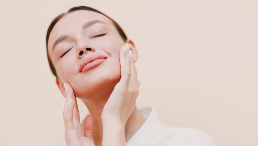¿Qué es un lifting facial? Cirugía, postoperatorio y casos indicados