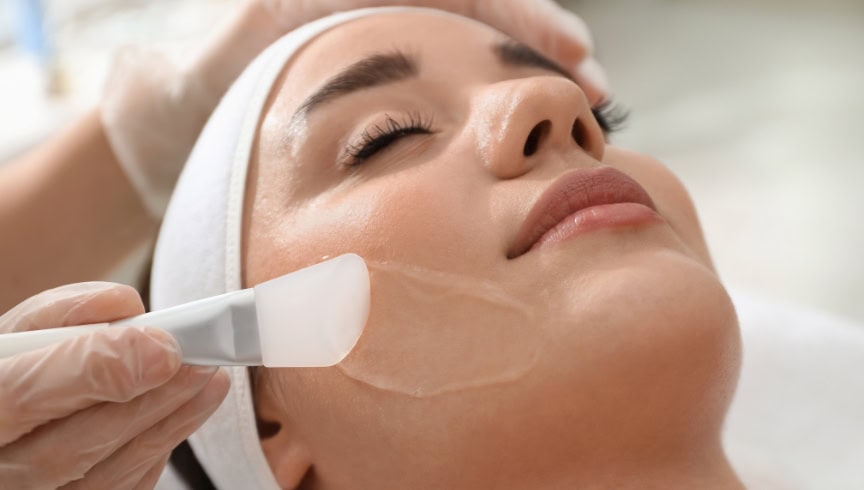 Fases del peeling químico: cómo actúa sobre la piel