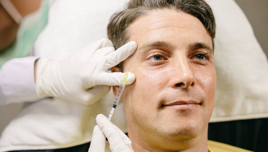 Lifting facial hombres: redefiniendo el contorno masculino